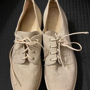 Stuart Weitzman Cream Lace-Up Shoes